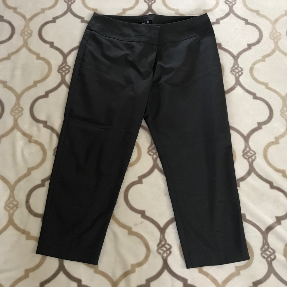 Apt. 9 Gray Capris Size 14